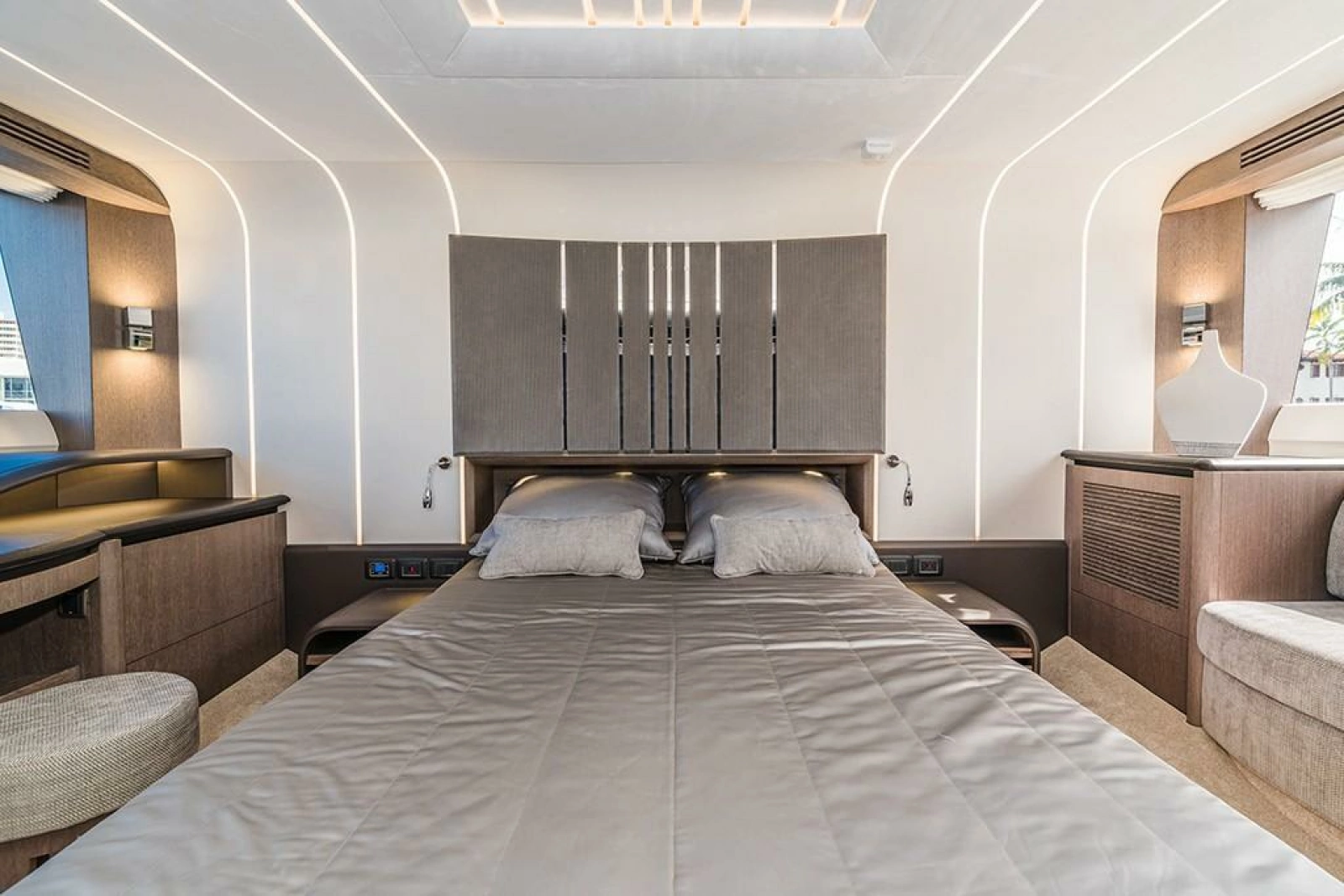 2025 Galeon 680 FLY