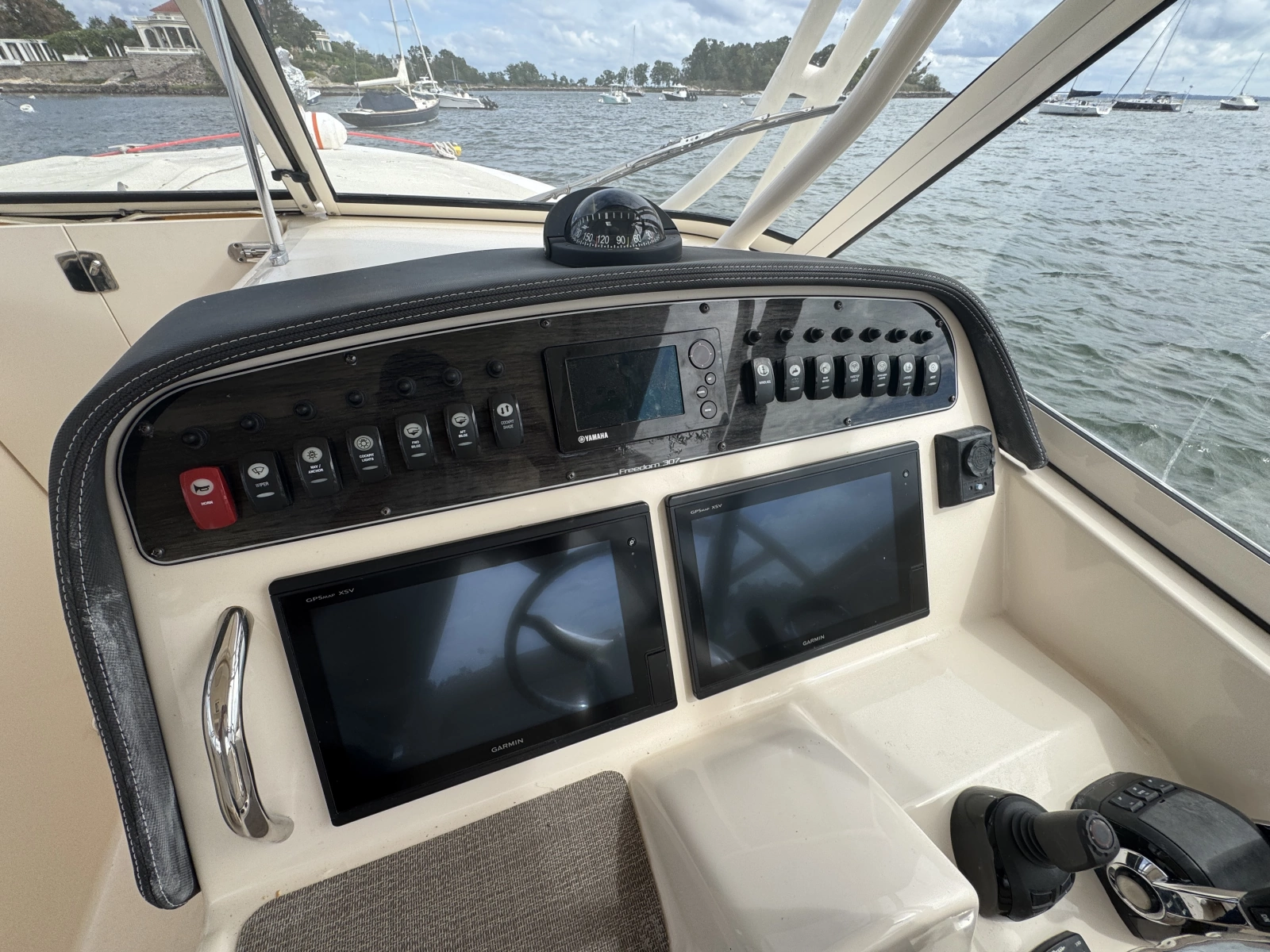 2017 Grady-White Freedom 307