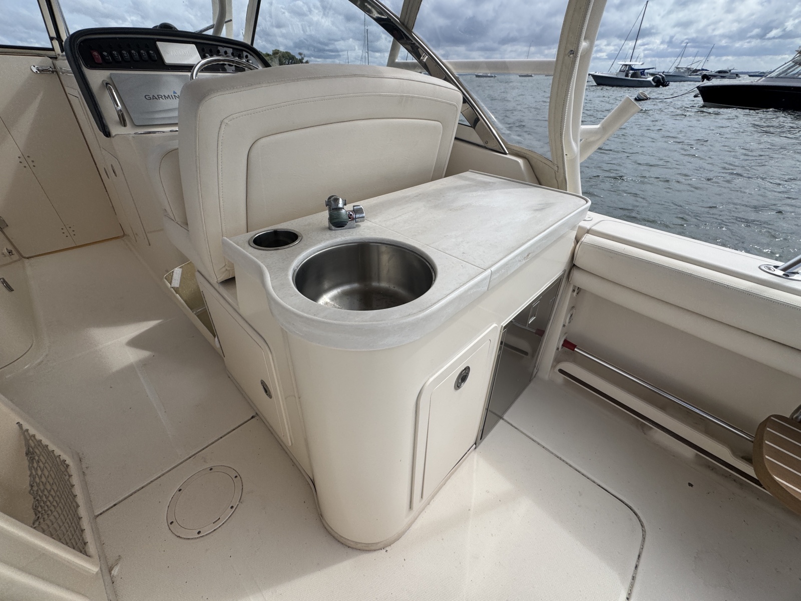 2017 Grady-White Freedom 307
