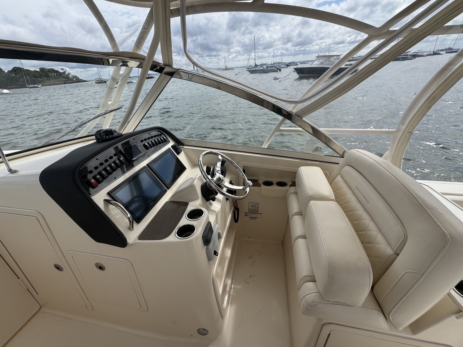2017 Grady-White Freedom 307