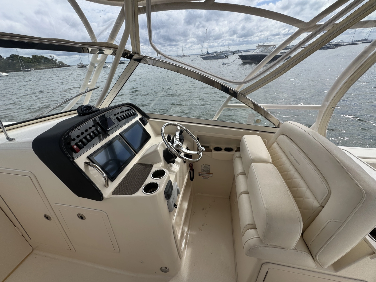 2017 Grady-White Freedom 307