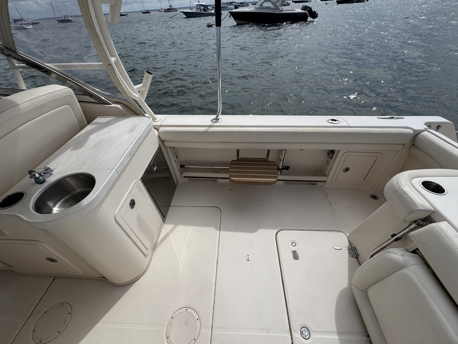 2017 Grady-White Freedom 307