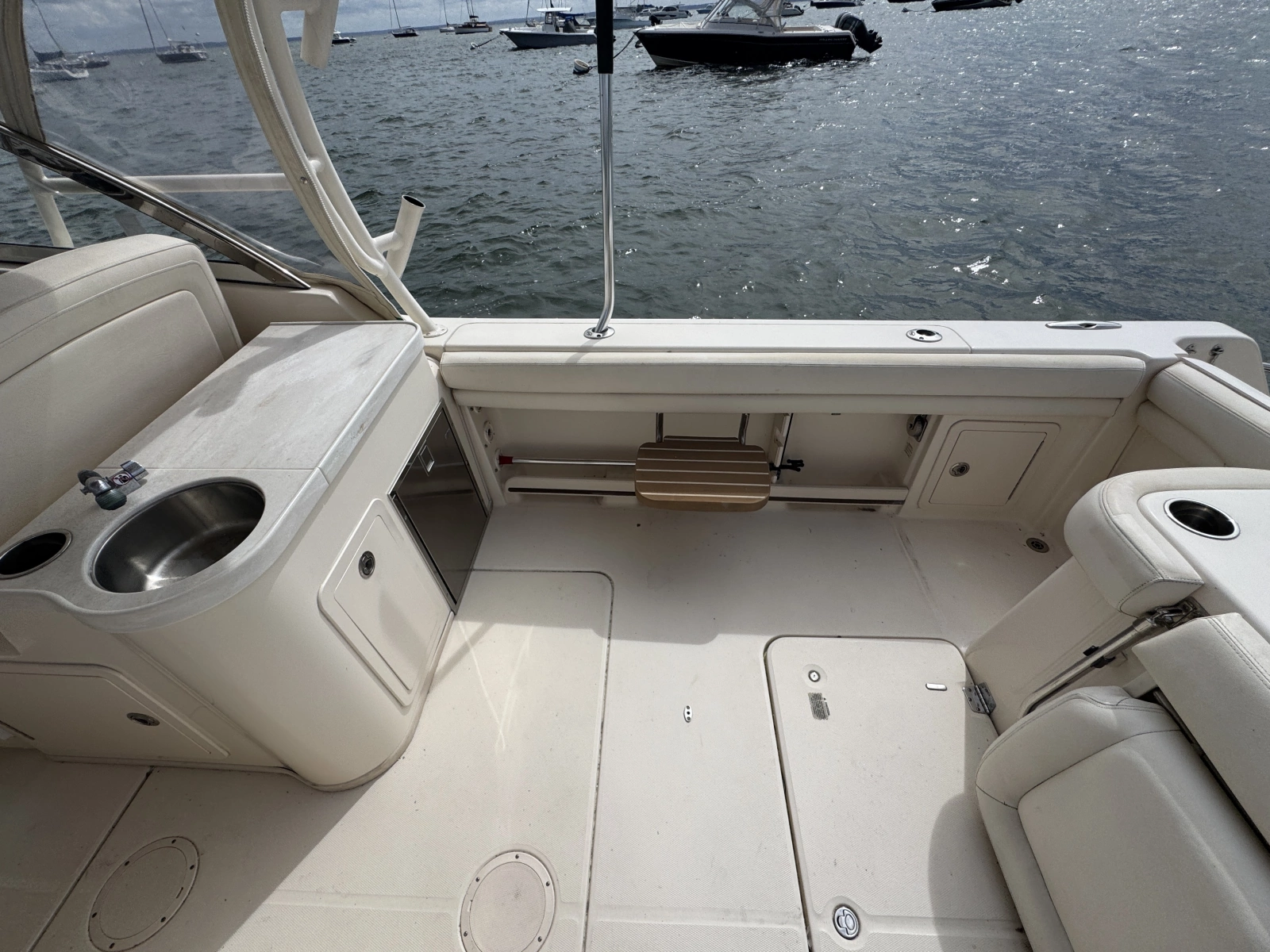 2017 Grady-White Freedom 307