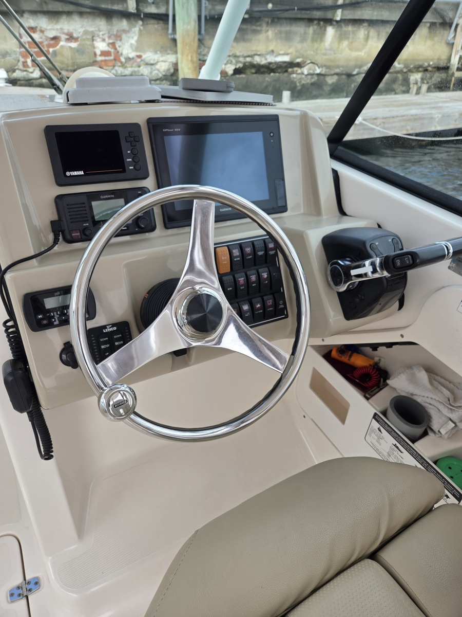2017 Pursuit 265 DC