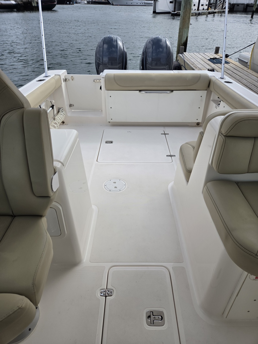 2017 Pursuit 265 DC