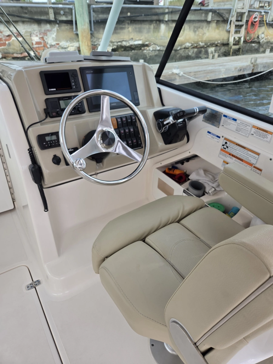2017 Pursuit 265 DC