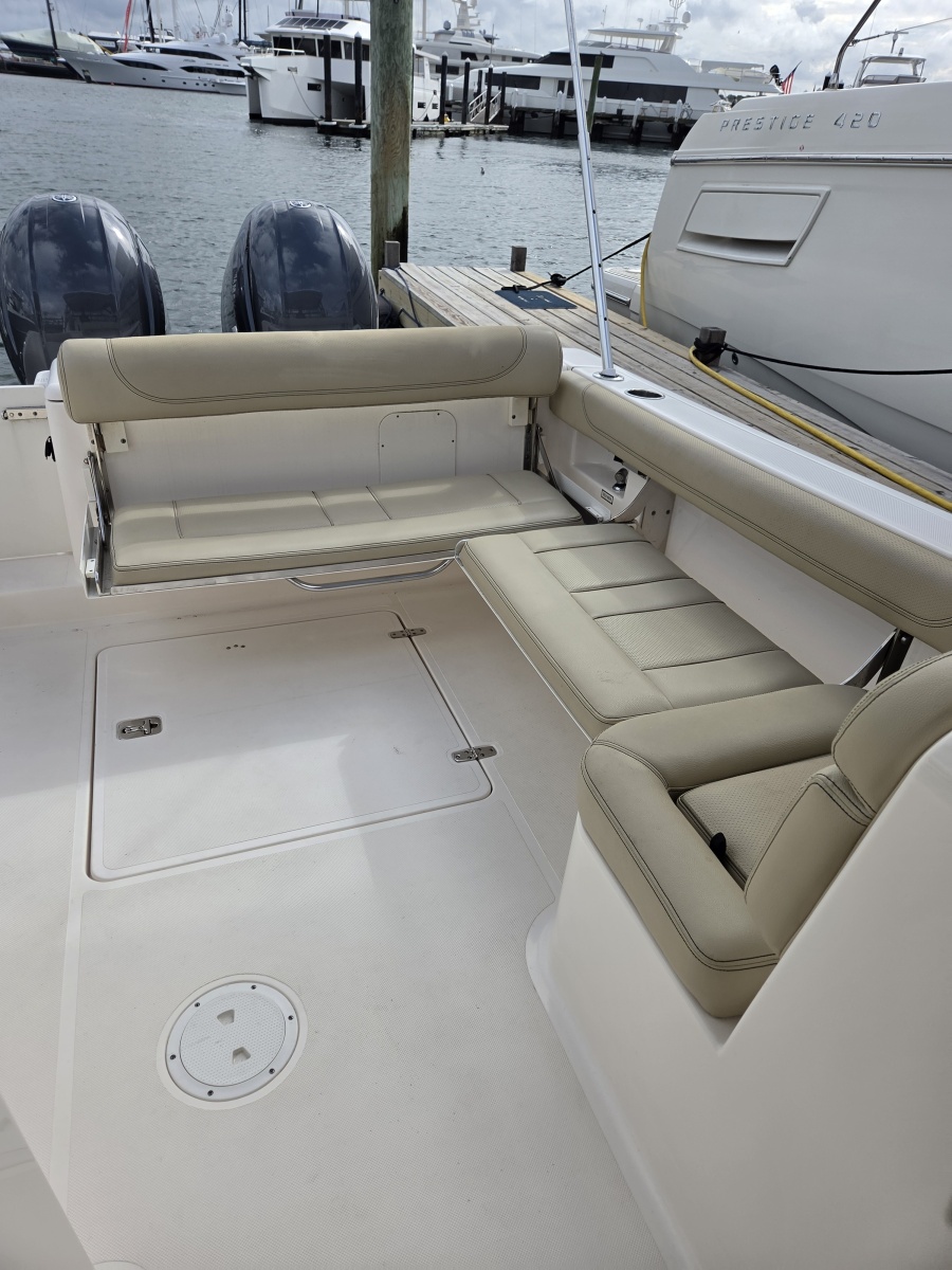 2017 Pursuit 265 DC
