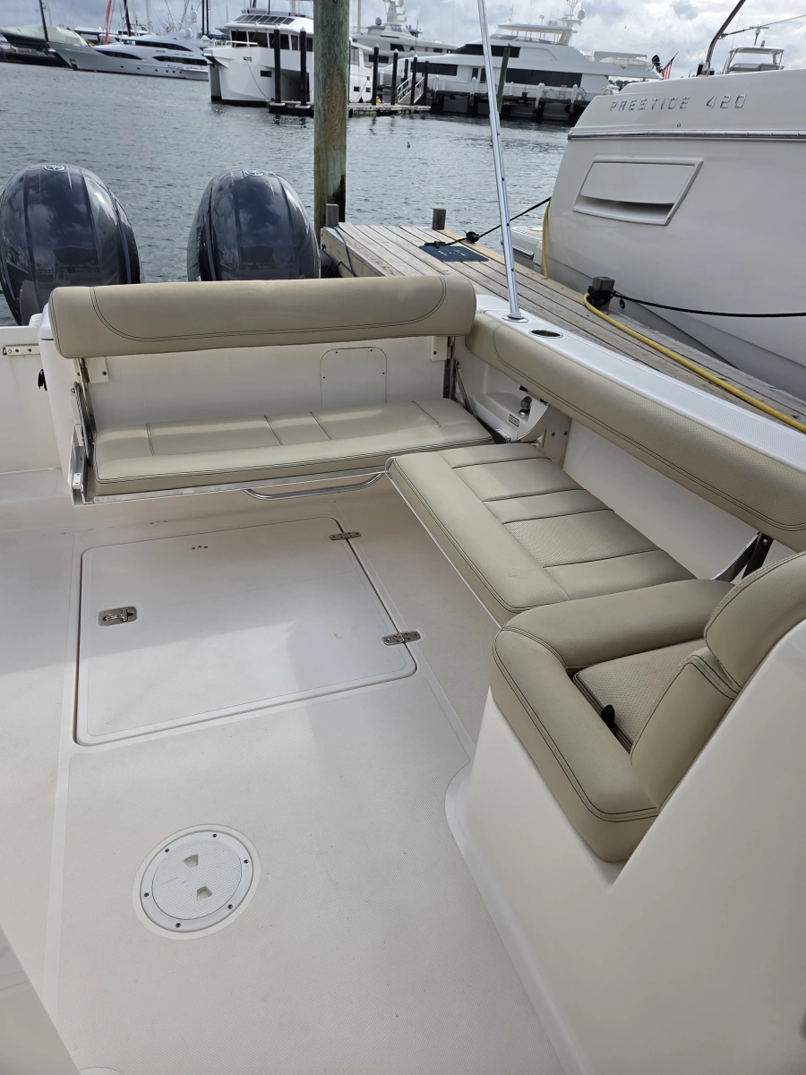 2017 Pursuit 265 DC