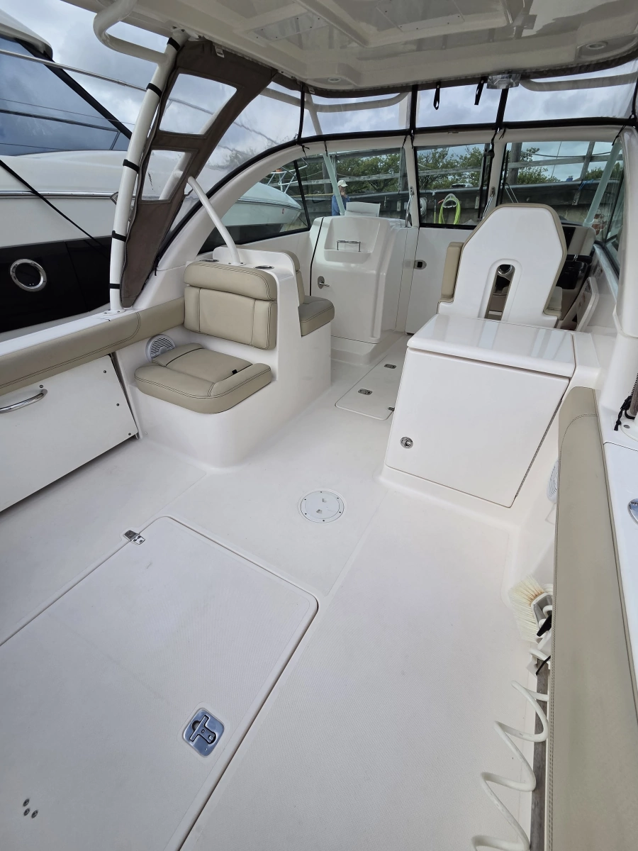 2017 Pursuit 265 DC