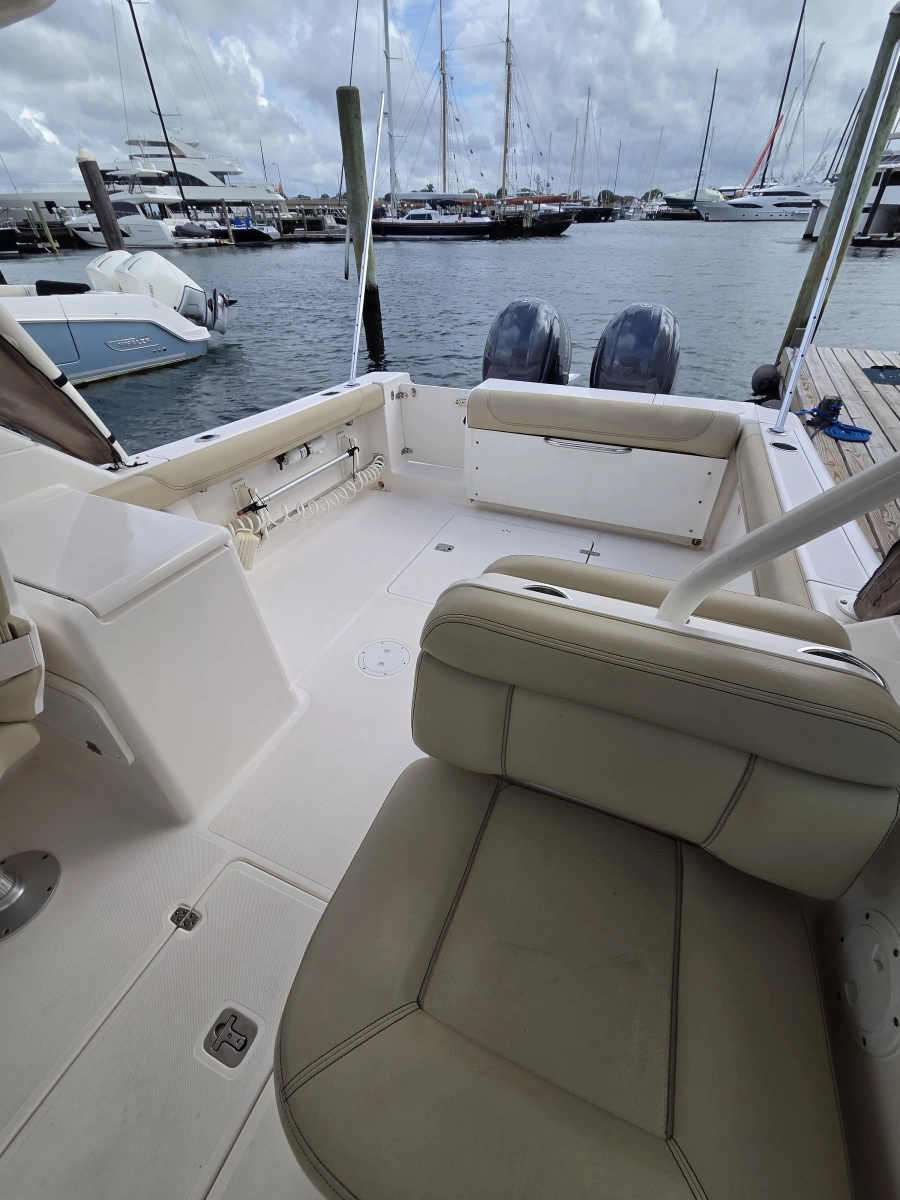 2017 Pursuit 265 DC