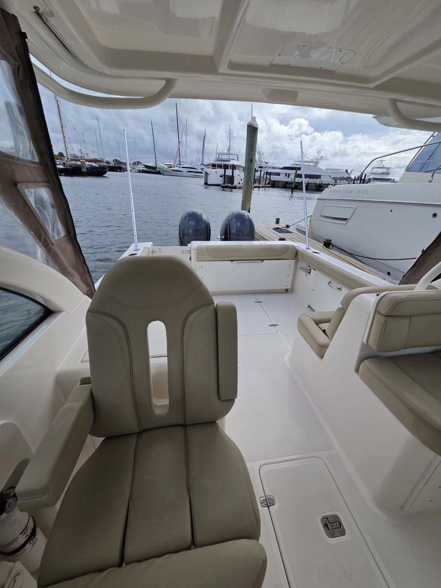 2017 Pursuit 265 DC