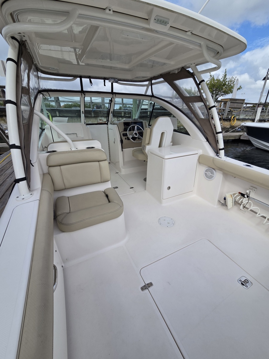 2017 Pursuit 265 DC