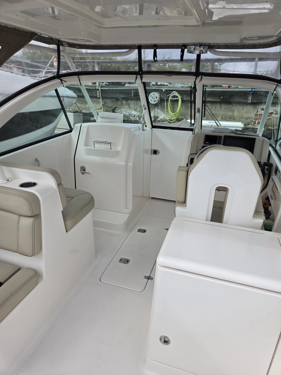 2017 Pursuit 265 DC