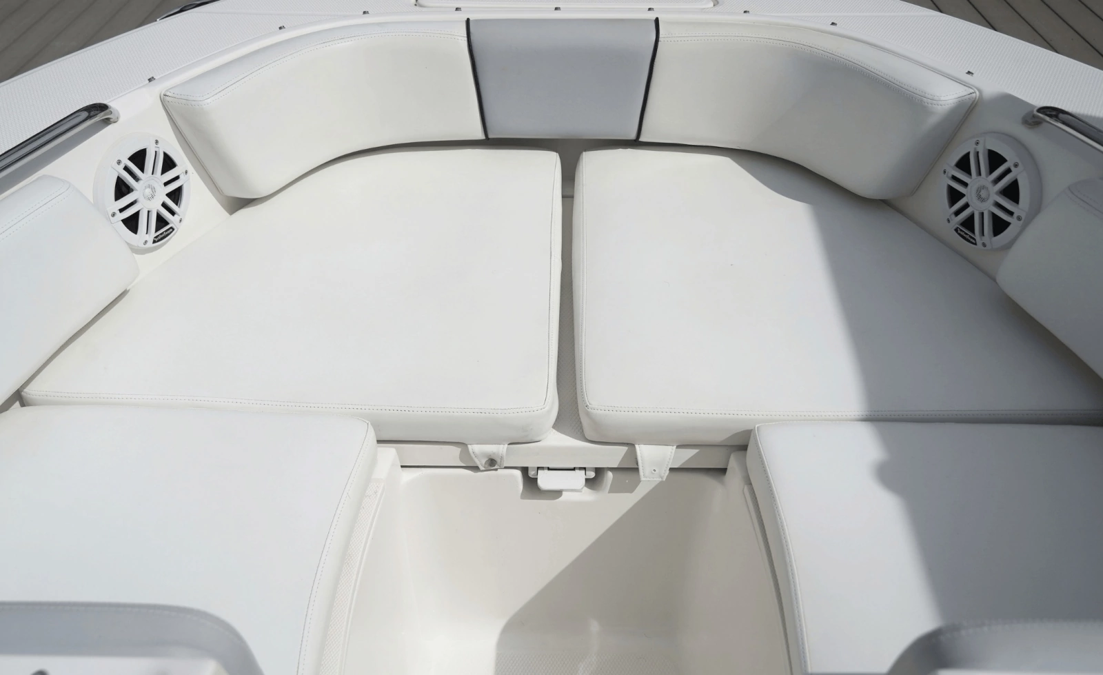 2016 Robalo R207