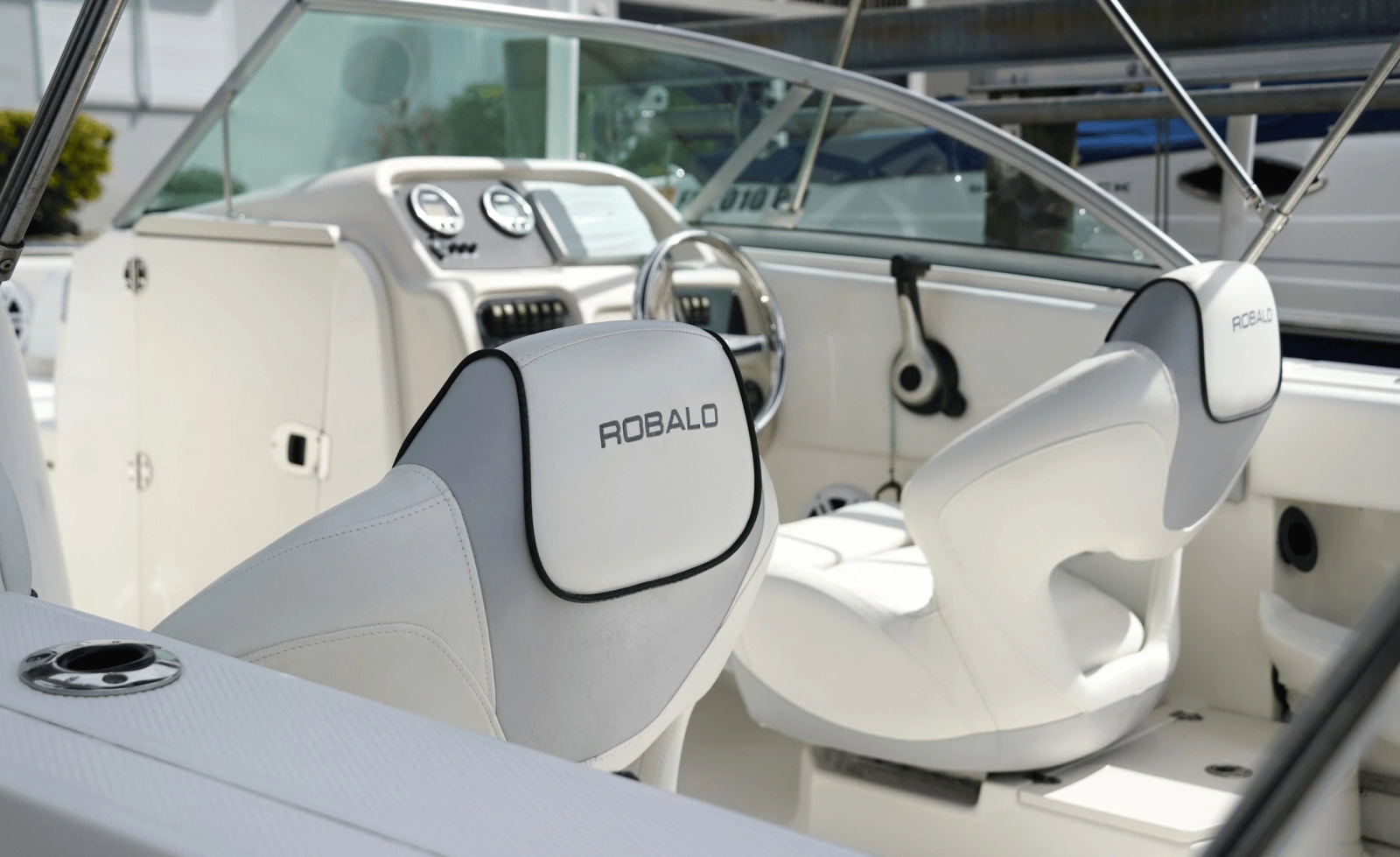 2016 Robalo R207