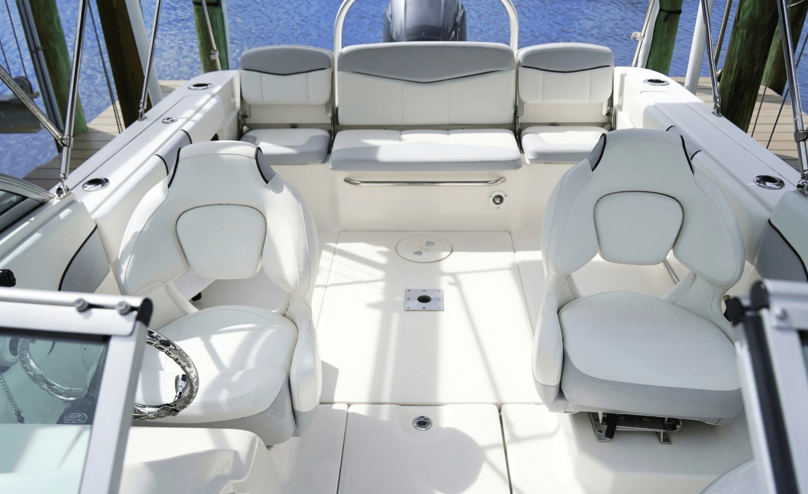 2016 Robalo R207