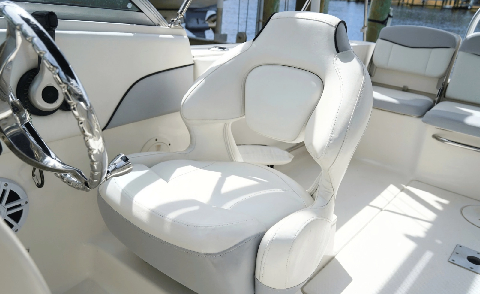 2016 Robalo R207