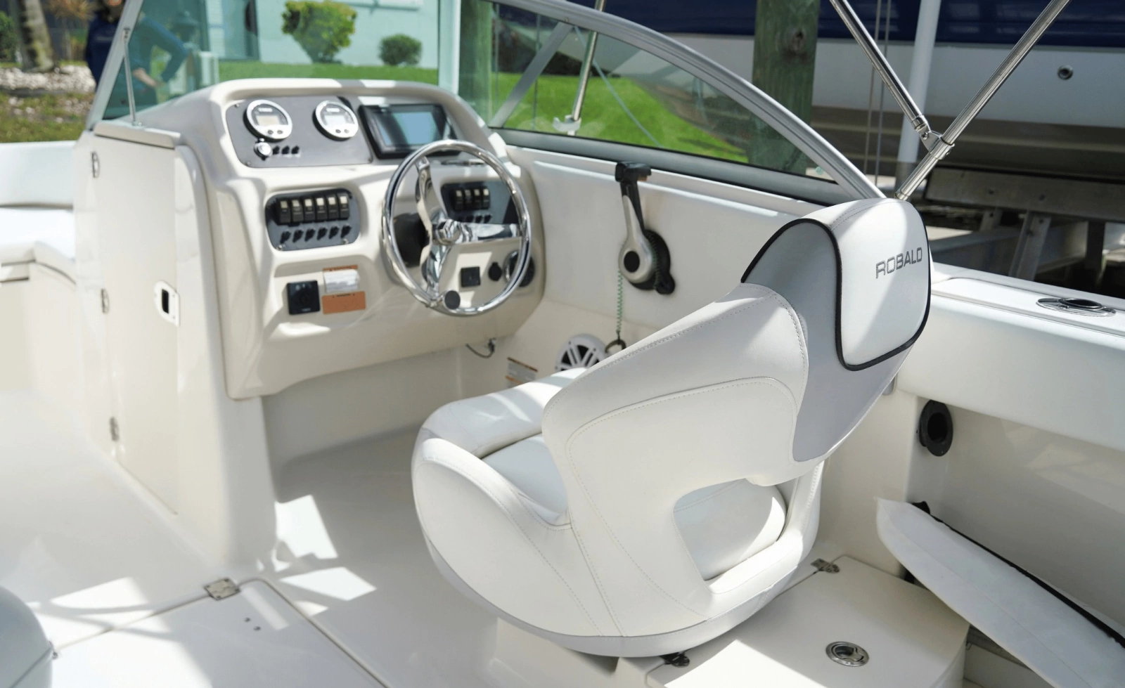 2016 Robalo R207