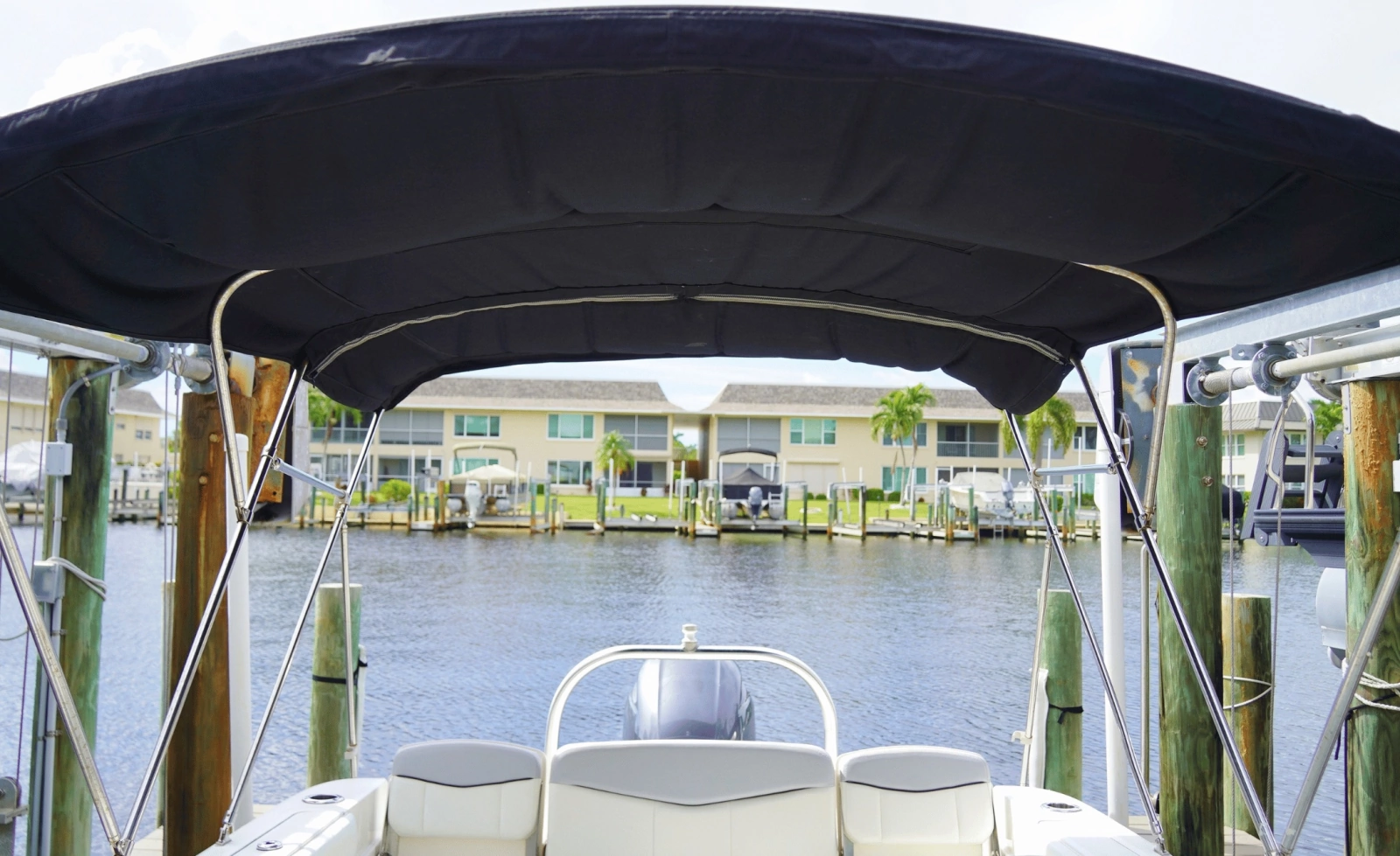 2016 Robalo R207
