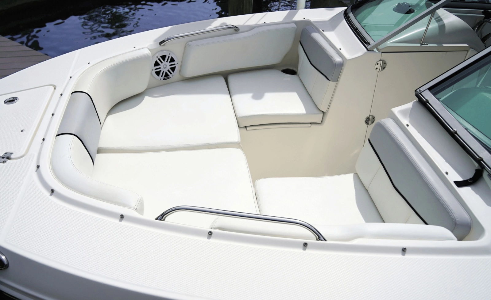 2016 Robalo R207