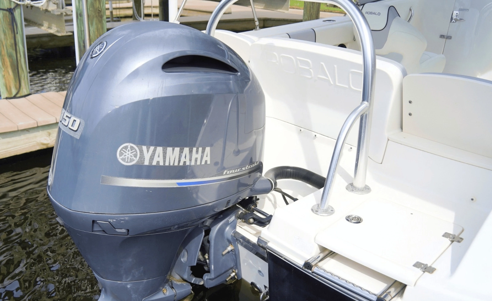 2016 Robalo R207