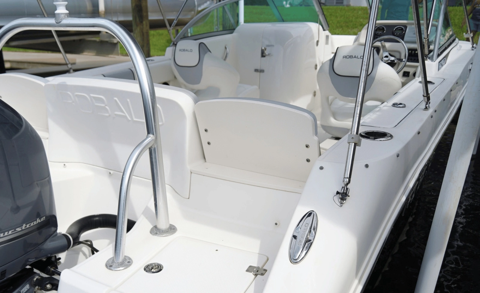 2016 Robalo R207