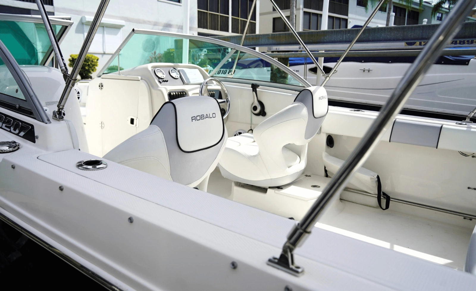 2016 Robalo R207