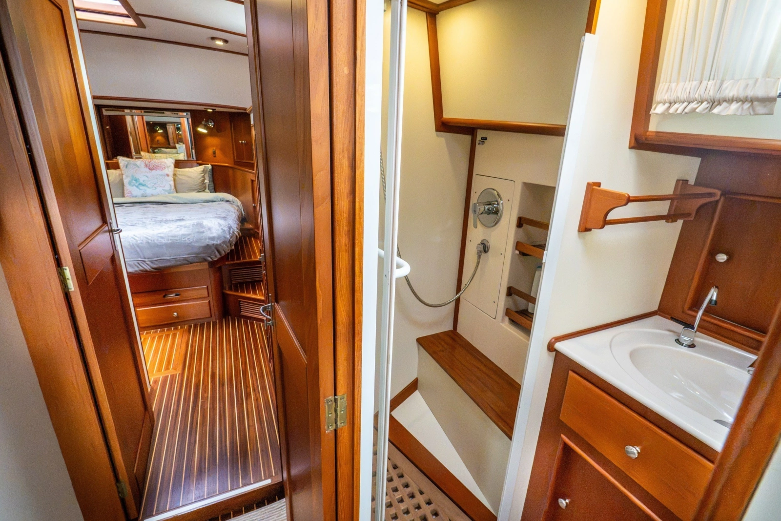 2003 Grand Banks 54