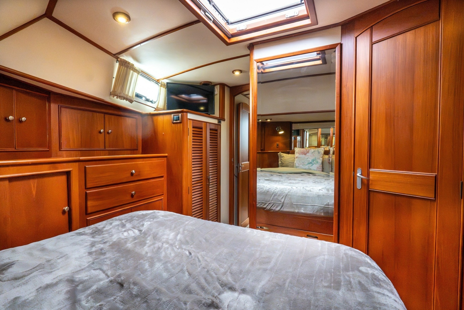 2003 Grand Banks 54
