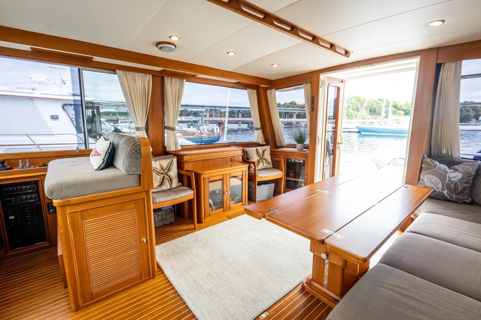 2003 Grand Banks 54