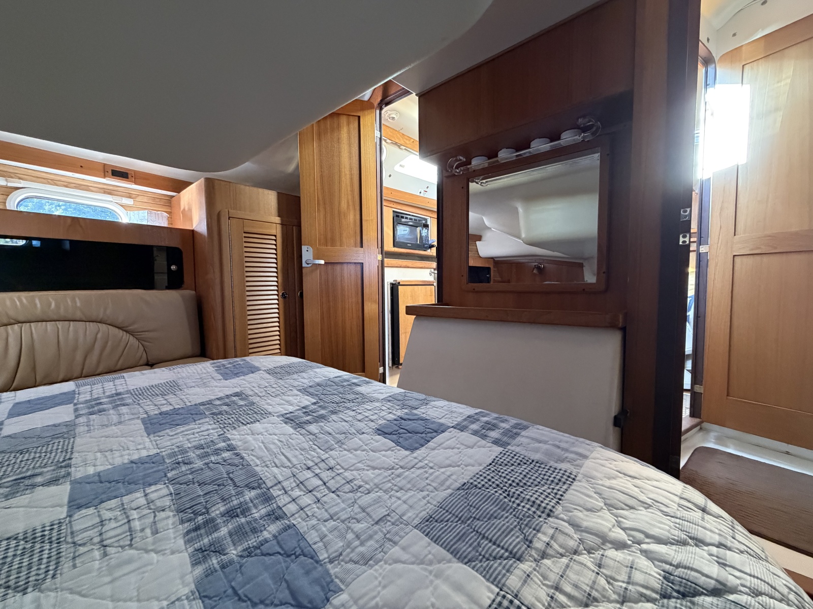 2001 Catalina 380