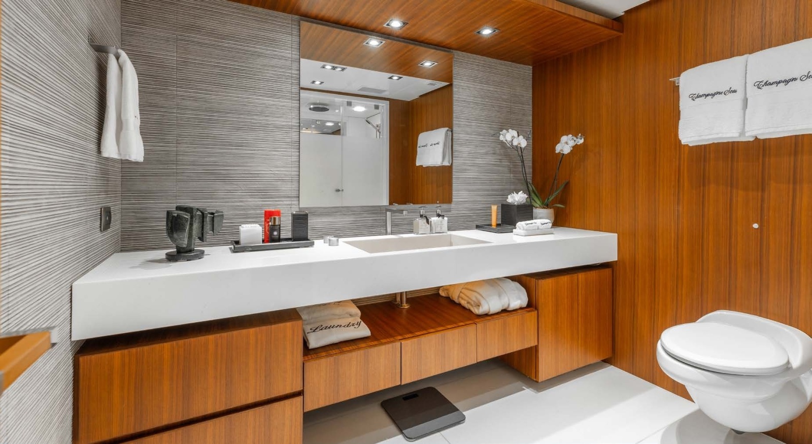 Owner's Ensuite stbd side