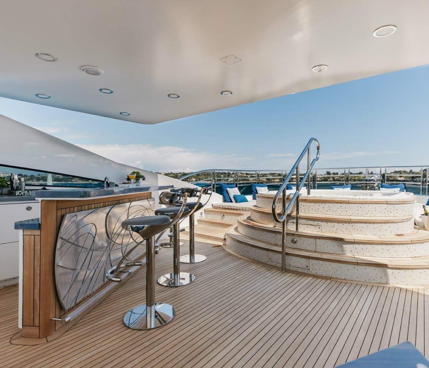 Sun Deck Bar and Jacuzzi
