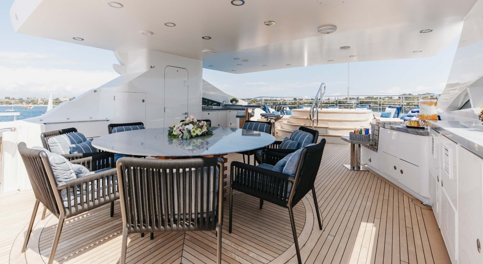 Sun Deck Al Fresco dining and Jacuzzi