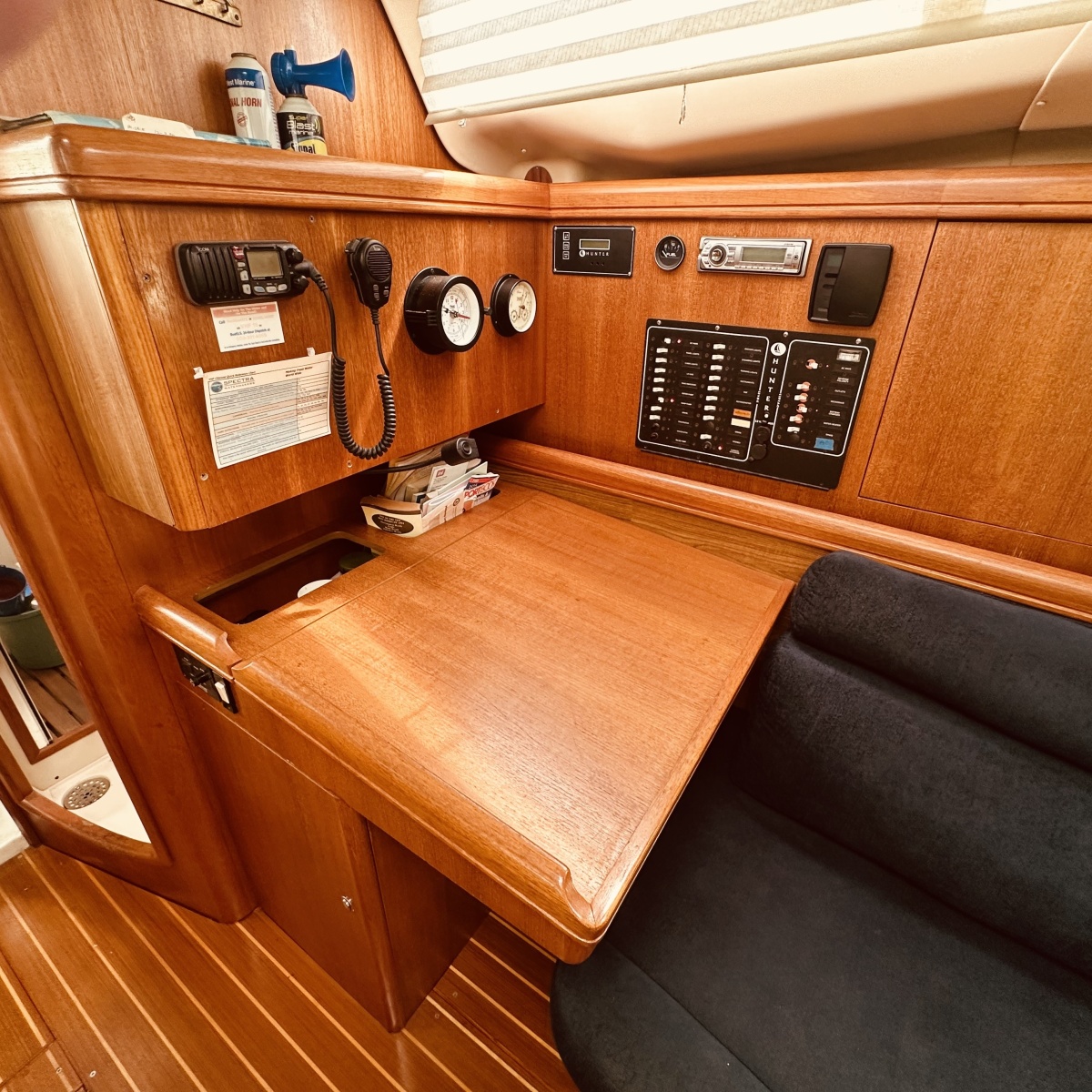 2002 Hunter 356