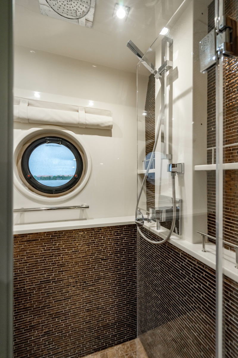 2017 Sea Ray L65