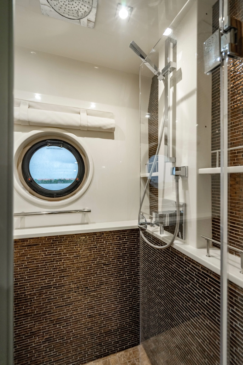 2017 Sea Ray L65