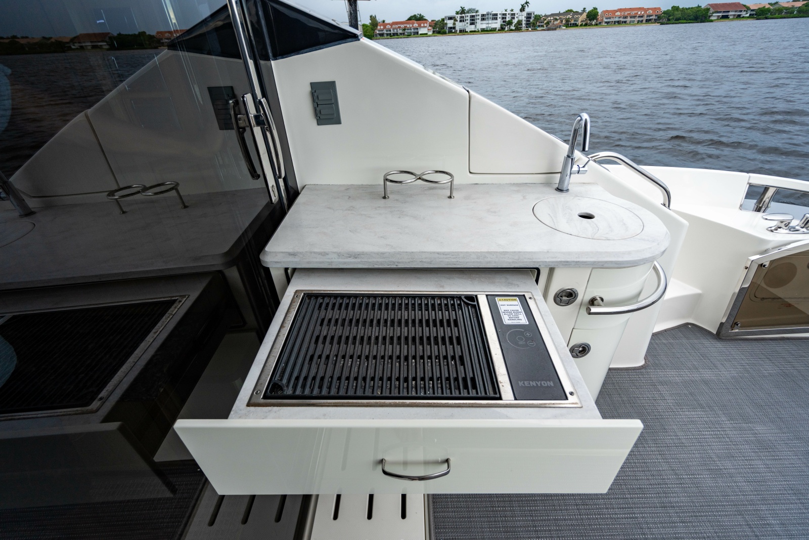 2017 Sea Ray L65