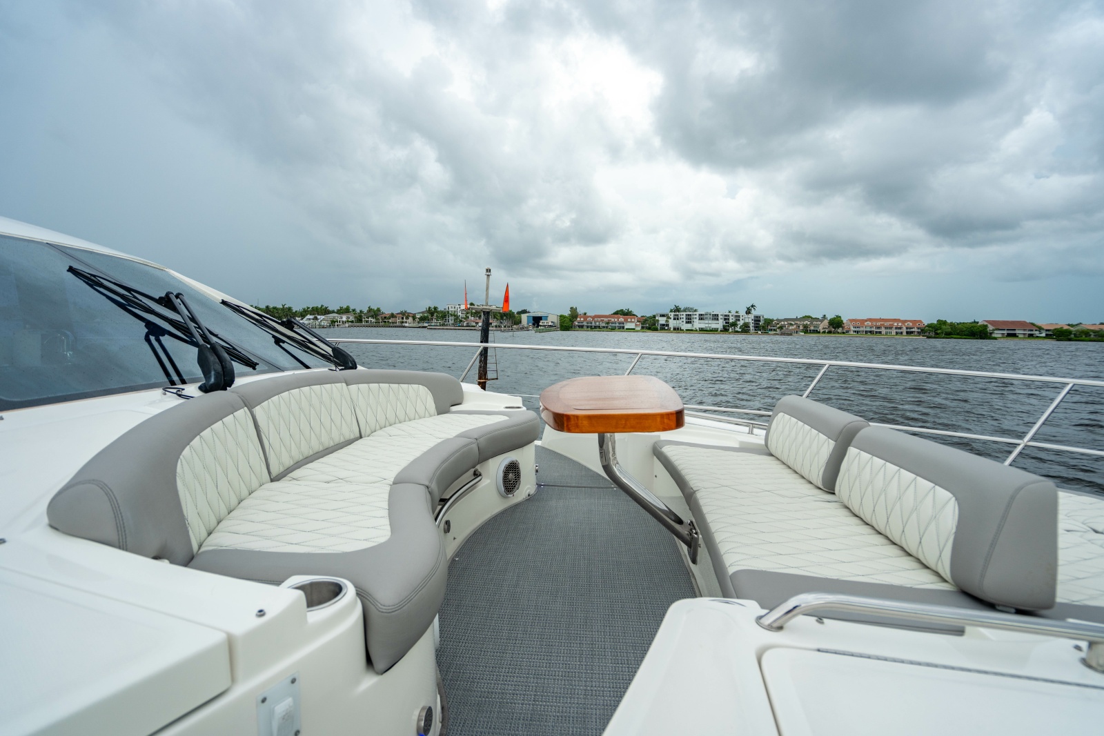 2017 Sea Ray L65
