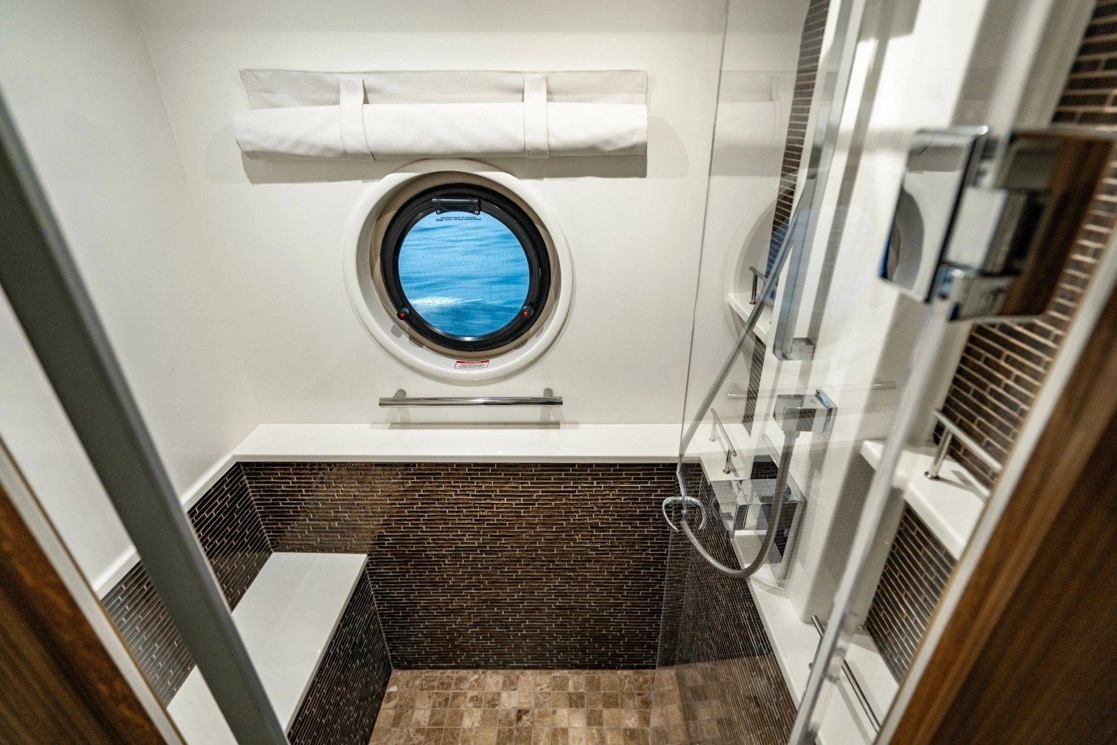 2017 Sea Ray L65