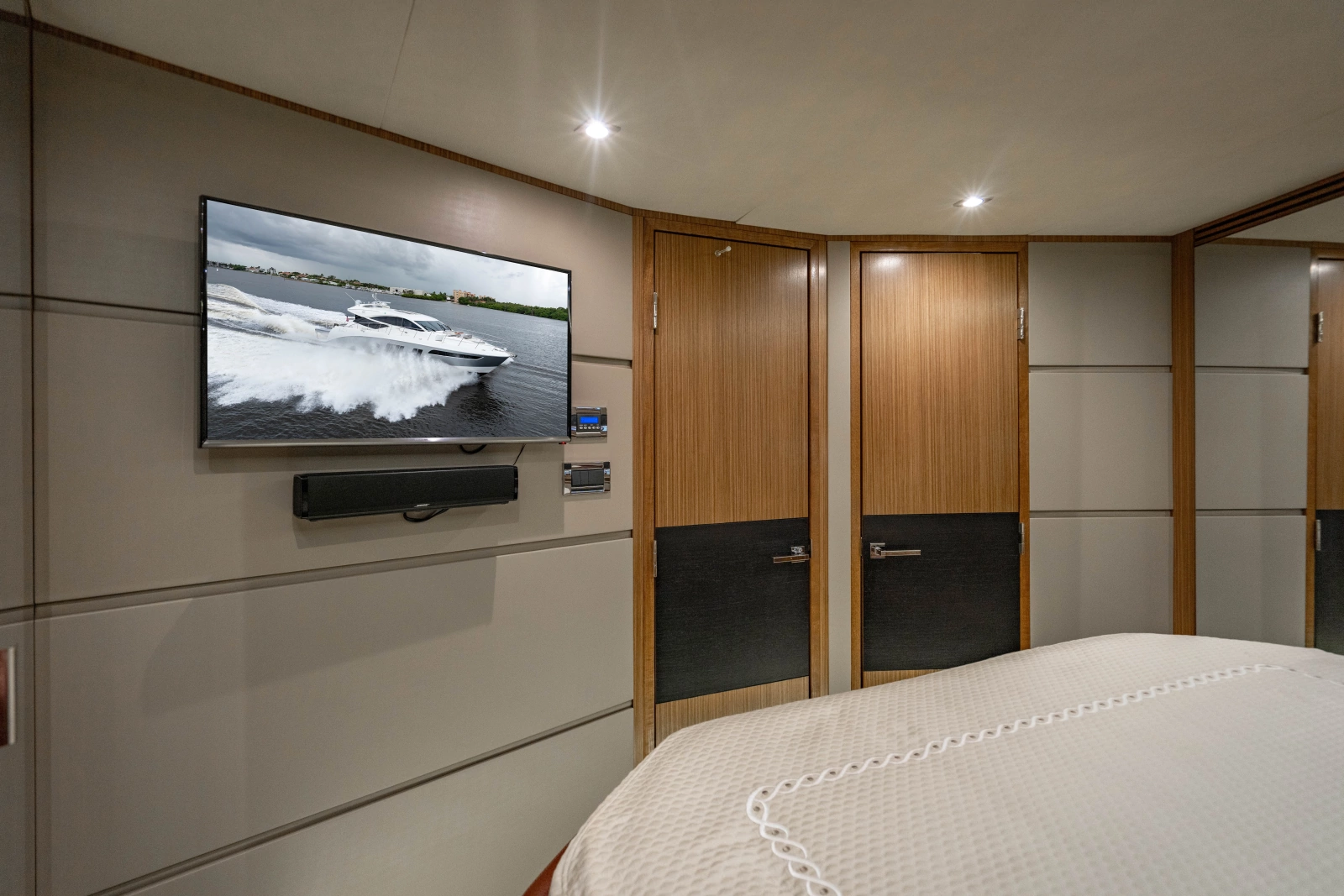 2017 Sea Ray L65