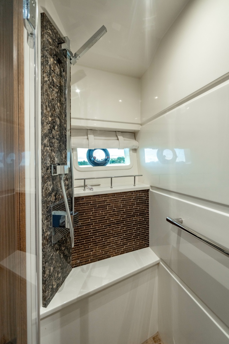 2017 Sea Ray L65