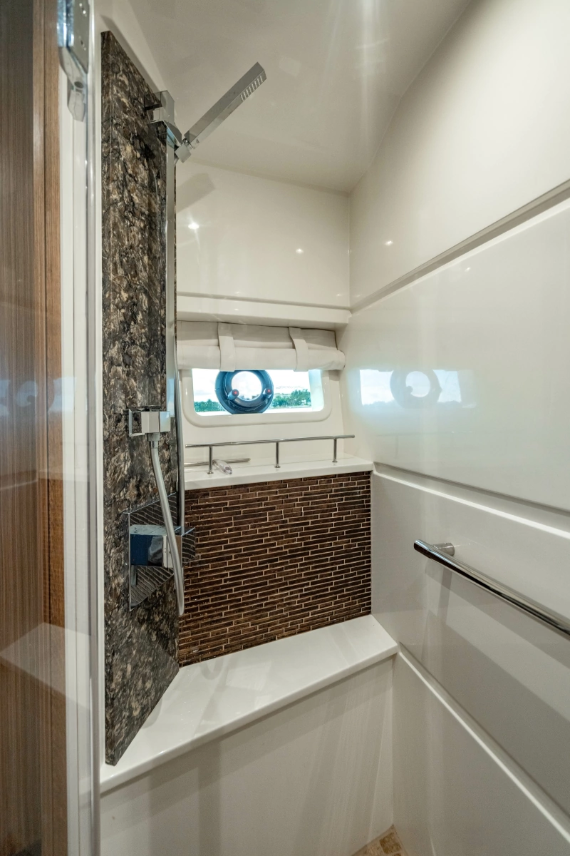 2017 Sea Ray L65