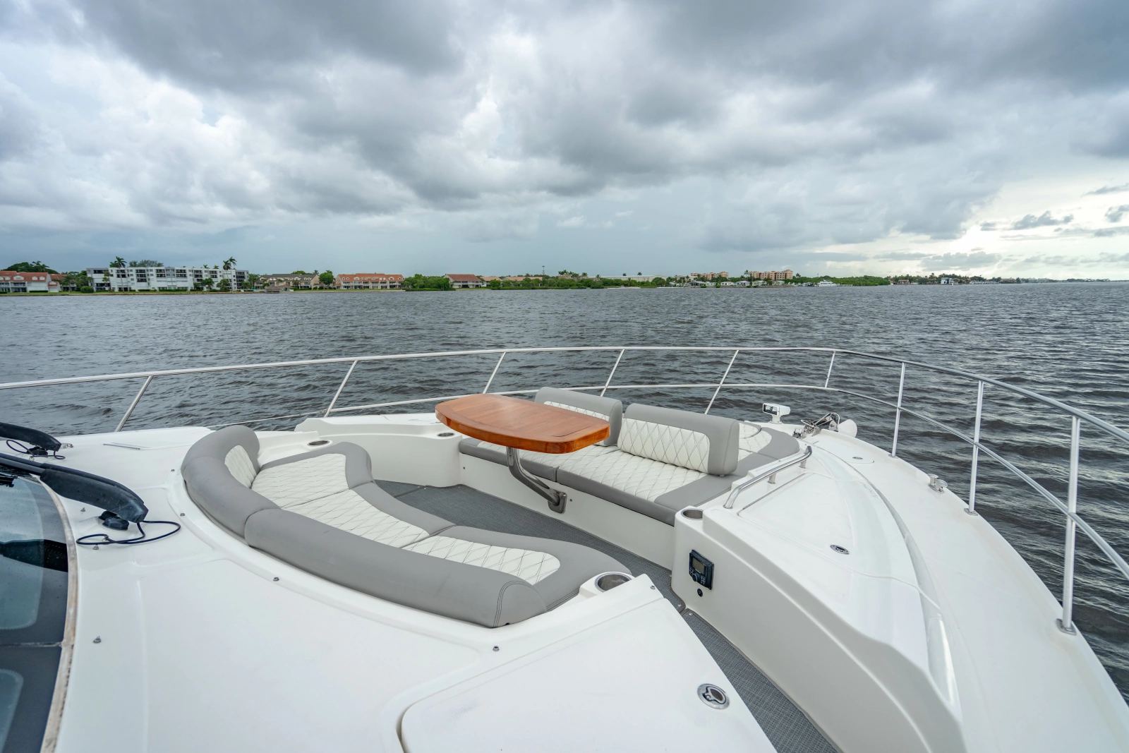 2017 Sea Ray L65