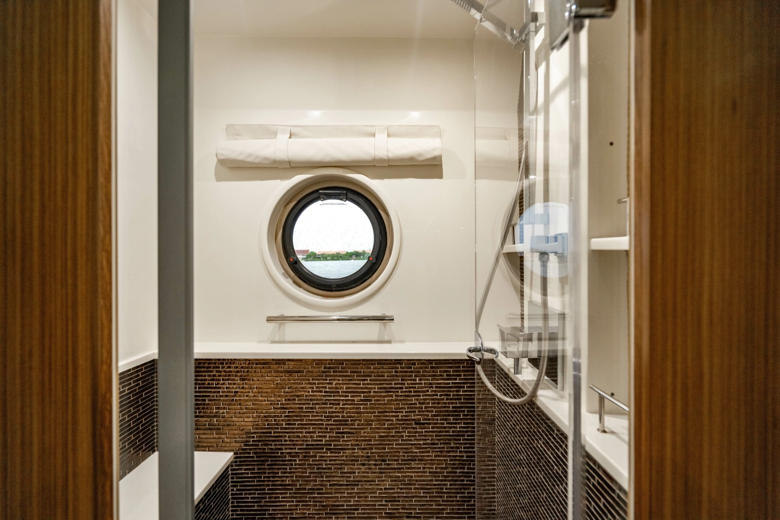 2017 Sea Ray L65