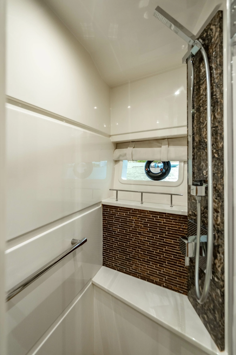 2017 Sea Ray L65