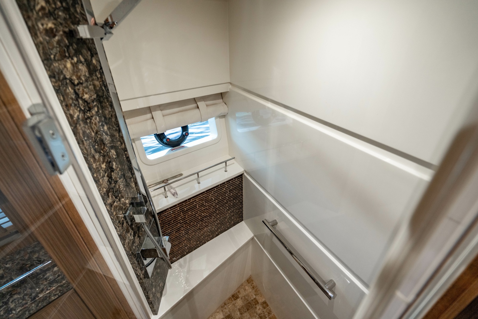 2017 Sea Ray L65