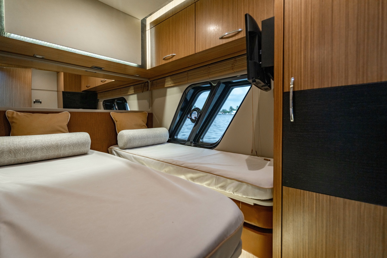 2017 Sea Ray L65