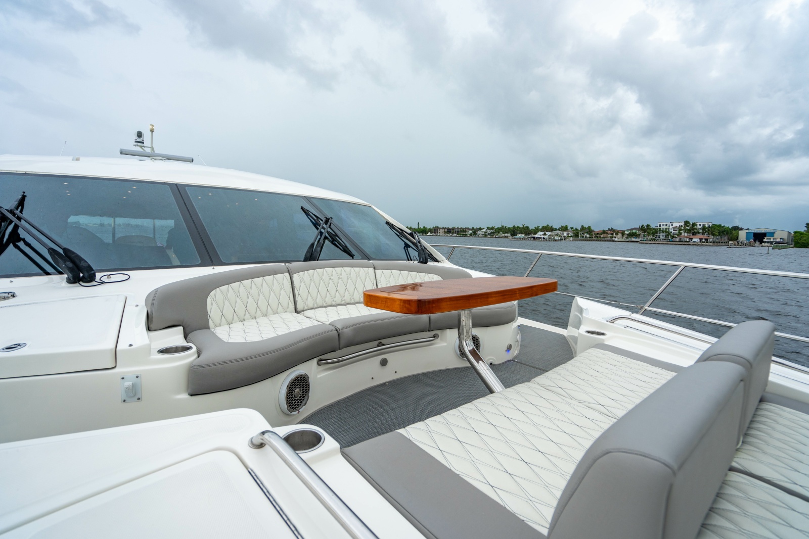 2017 Sea Ray L65