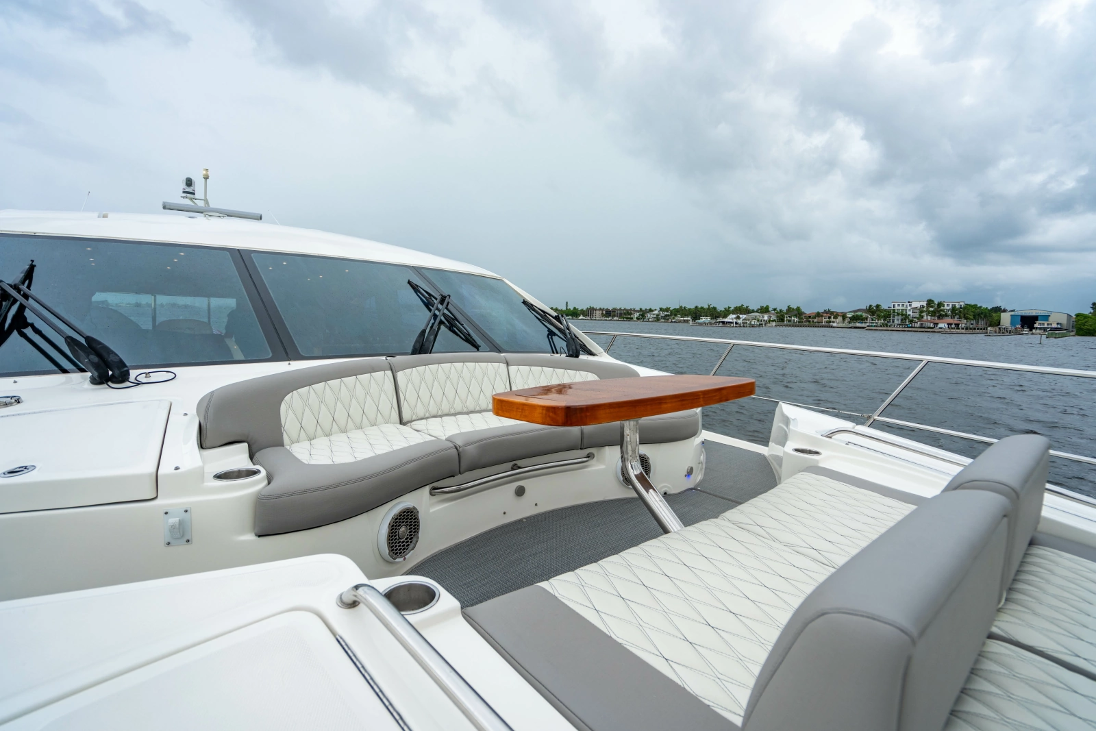 2017 Sea Ray L65